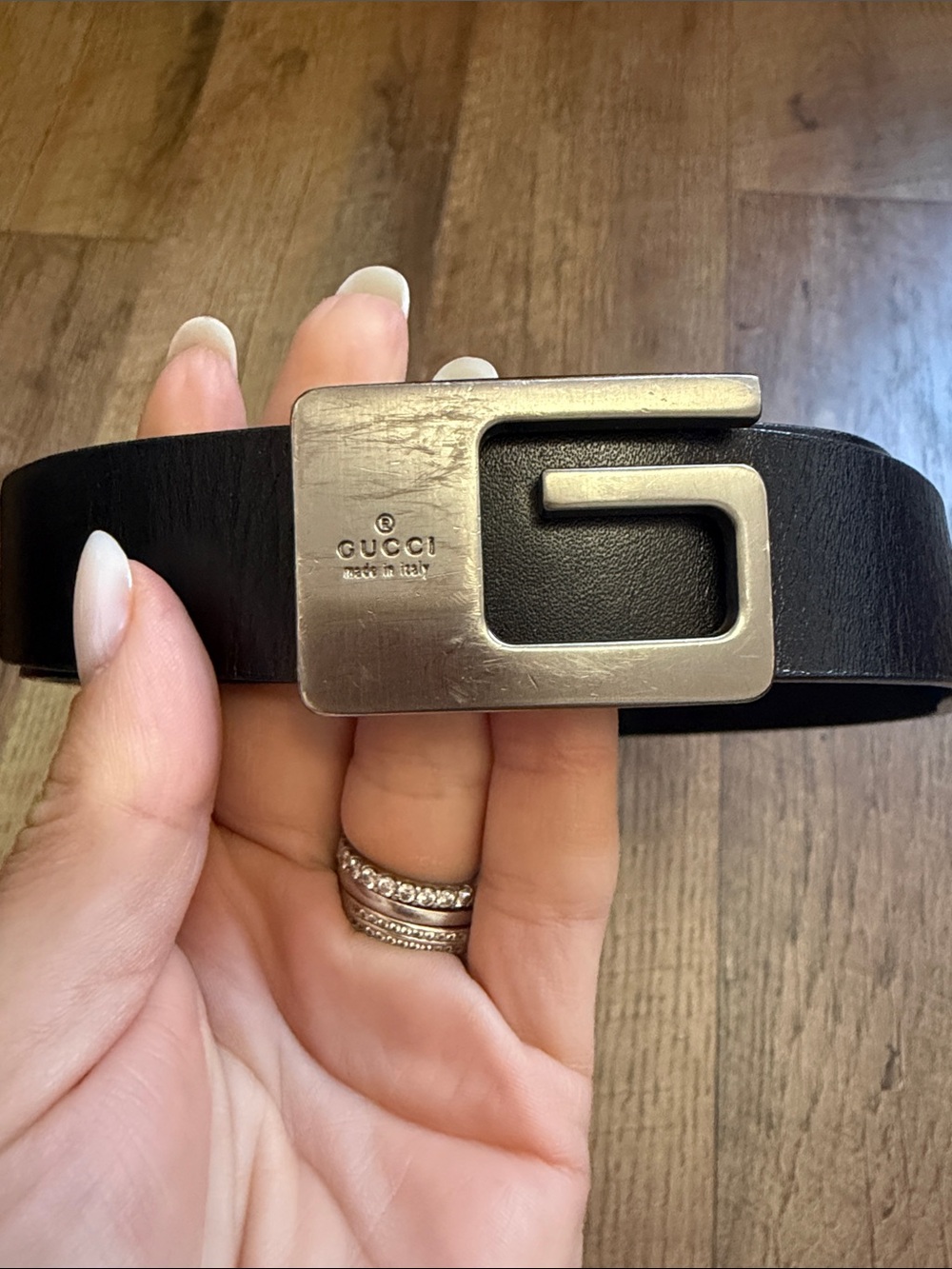 Gucci Black Leather Belt with Brushed Silver G Buckle
